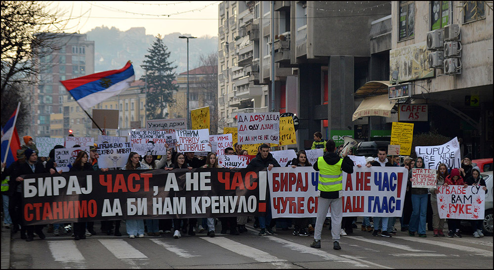 Više hiljada ljudi sa protesta u Užicu tražilo da institucije rade u interesu građana, a ne režima 2 Foto Nenad Kovacevic 4 5