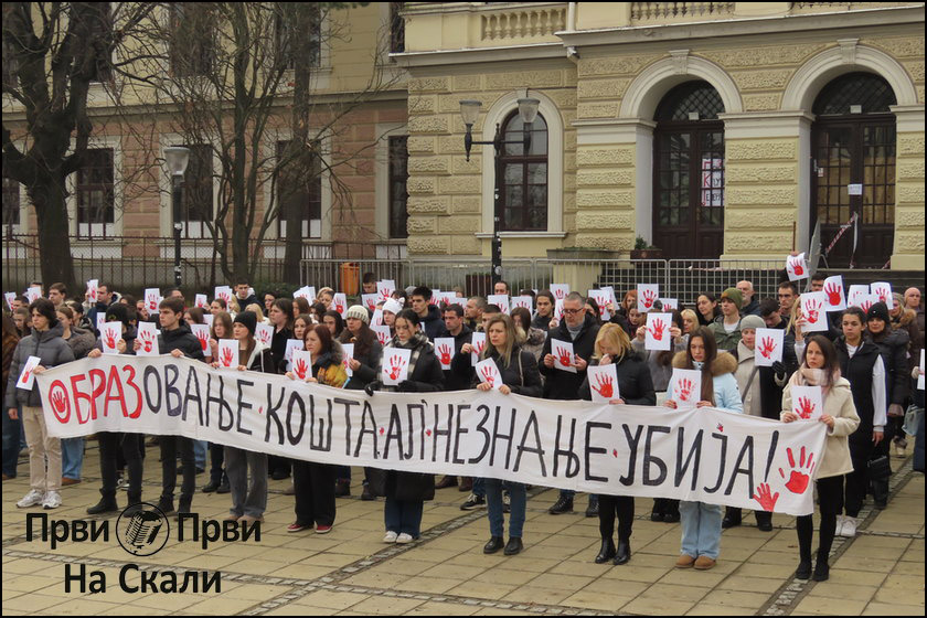 Foto prvi prvi na skali akcija maturanata i profesora prve kragujevacke gimnazije