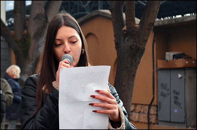 Više hiljada ljudi sa protesta u Užicu tražilo da institucije rade u interesu građana, a ne režima 5 Maturantkinja Foto Nenad Kovacevic