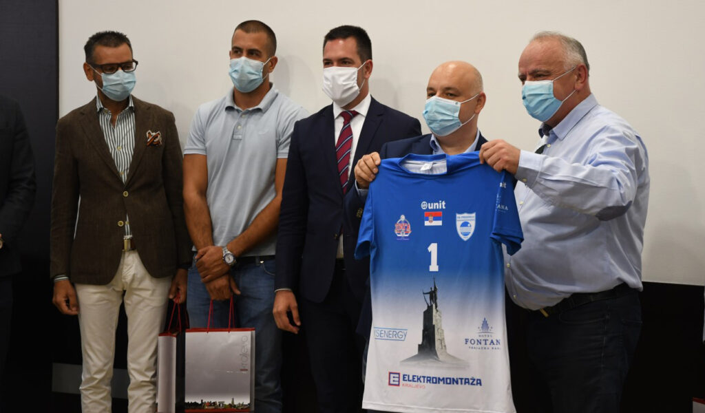 SNS je političko krilo mafije, ovo su skaj prepiske koje to potvrđuju 9 Milos Pandrc Dragoljub Zbiljic sponzor Ribnice foto Grad Kraljevo 1024x600 1