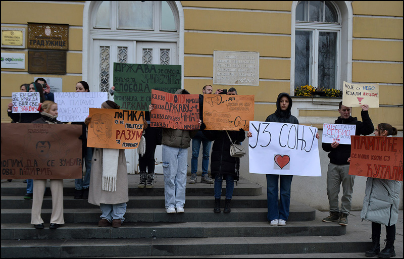 Protest ispred Skupstine Uzica Foto Nenad Kovacevic 3