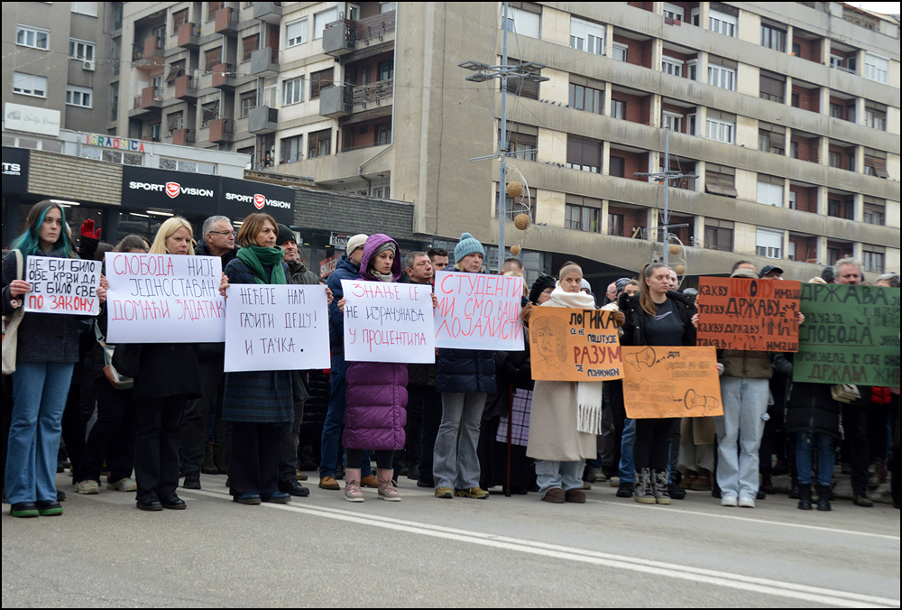 Prosvetni radnici Užica poručili direktorima i Školskoj upravi: Pustite nas da bijemo svoje bitke 2 Protest prosvetnih radnika Foto Nenad Kovacevic 2