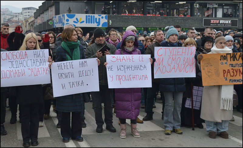 Gradonačelnica Užica pokušava da odvrati prosvetne radnike od štrajka 4 Protest prosvetnih radnika u Uzicu Foto Nenad Kovacevic