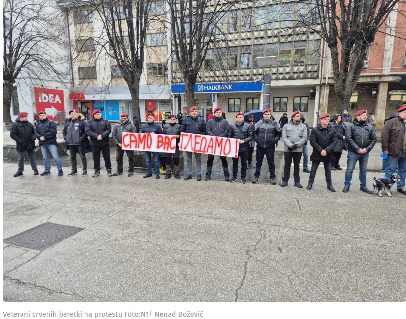 Veterani 63. Padobranske podržali maturante i studente 1 padobranci kv