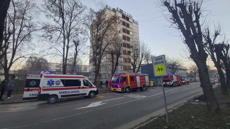 Požar u zgradi u Nemanjinoj ulici, nekoliko lica bilo u stanu (FOTO, VIDEO) 2 pozar1