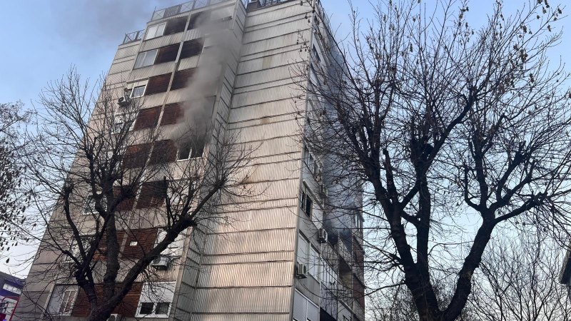 Požar u zgradi u Nemanjinoj ulici, nekoliko lica bilo u stanu (FOTO, VIDEO) 3 pozar6
