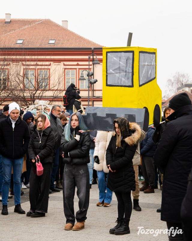 tozografija protest 01
