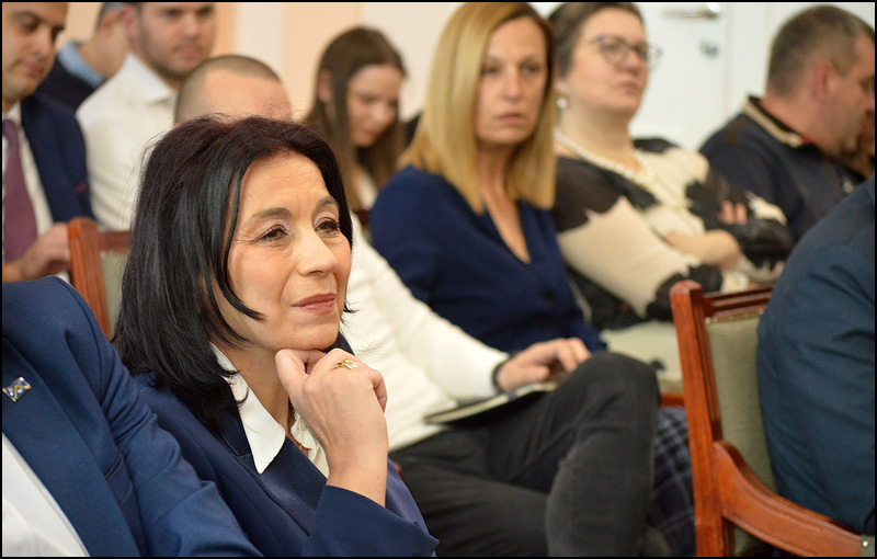 U iščekivanju rasprave o smeni gradonačelnice Užica u skupštini privatno obezbeđenje i policija 1 Jelena Rakovic Radivojevic Foto Nenad Kovacevic 2