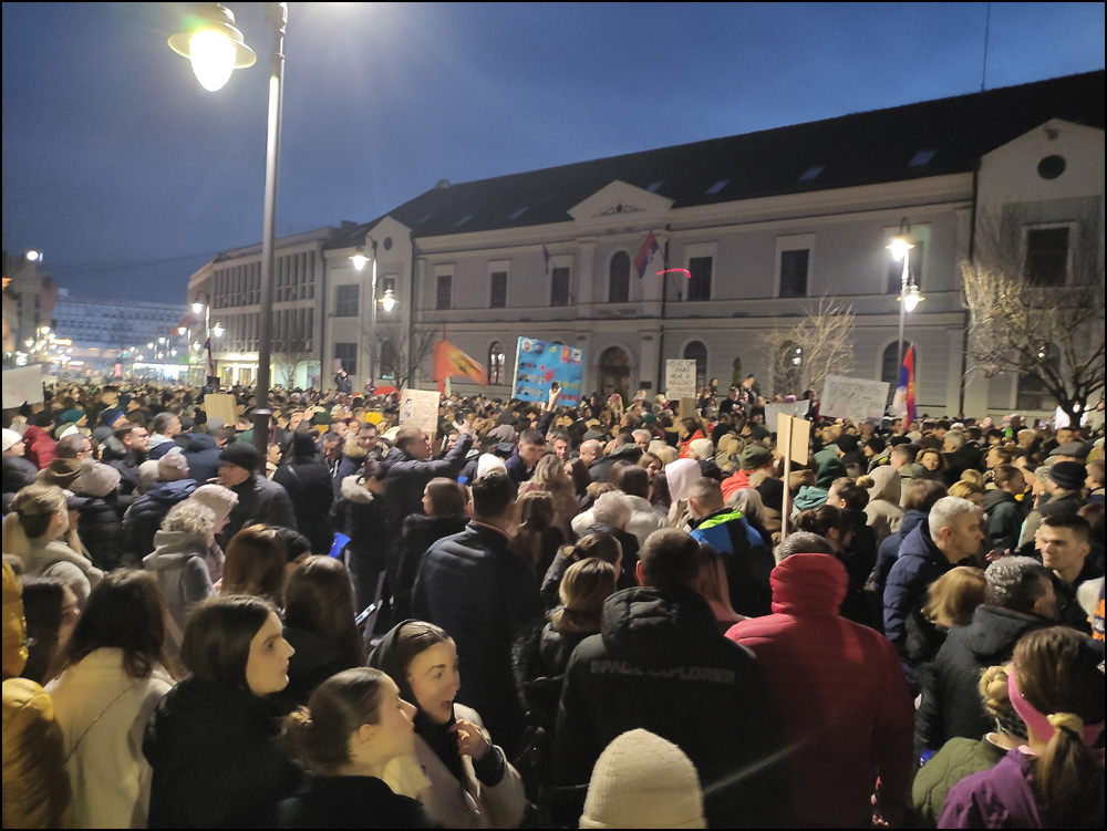 Naprednjačke zidne novine ćute i kriju istinu 2 studenti 4