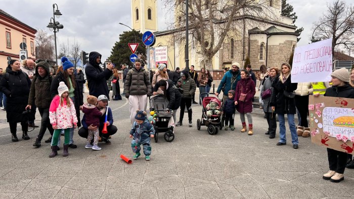 Čačanski vrtići danas obustavili rad u znak solidarnosti sa studentima i građanima 9 vrtici1