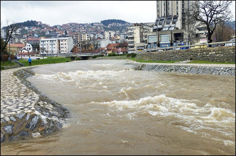 Počelo obaranje nivoa vode u jezeru Vrutci kod Užica 2 DJetinja u centru Uzica Foto Nenad Kovacevic 1 1