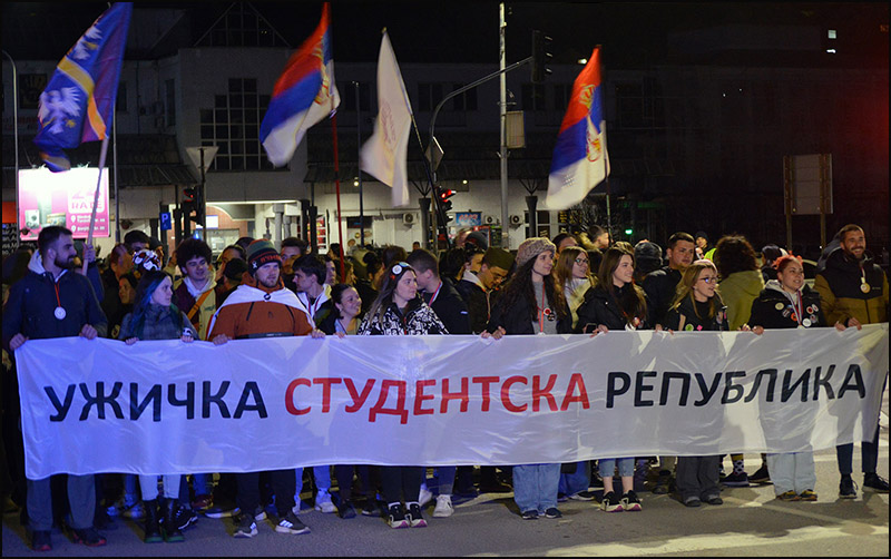 Doček užičkih studenata sa protesta u Nišu: Mladi pomirili Čačak i Užice 2 Foto Nenad Kovacevic 1