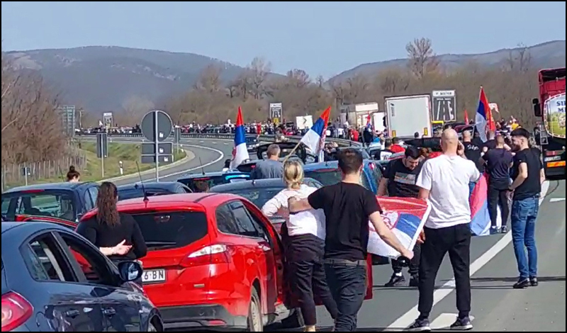 Užičani otputovali u Beograd na veliki protest (FOTO/VIDEO) 2 Guzva na auto putu Foto Privatna arhiva