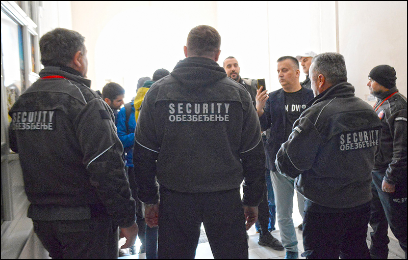 Užička republika: Još jedna gnusna igra naprednjaka 3 Obezbedjenje Foto Nenad Kovacevic