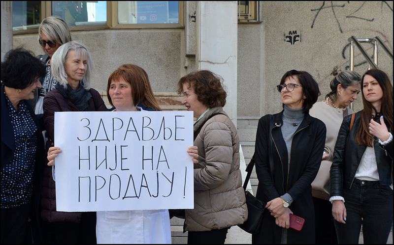 Štrajk u Apotekarskoj ustanovi Užice: Plate kasne, apoteke se privatizuju 3 Protest Foto Nenad Kovacevic