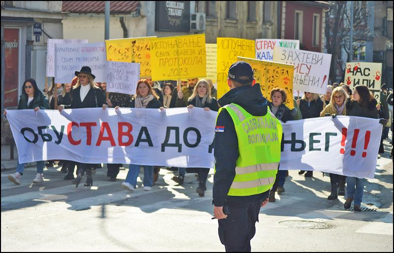 Većina škola u Užicu počinje nastavu od 24. marta 2 Protest prosvetnih radnika u Uzicu Foto Nenad Kovacevic 2