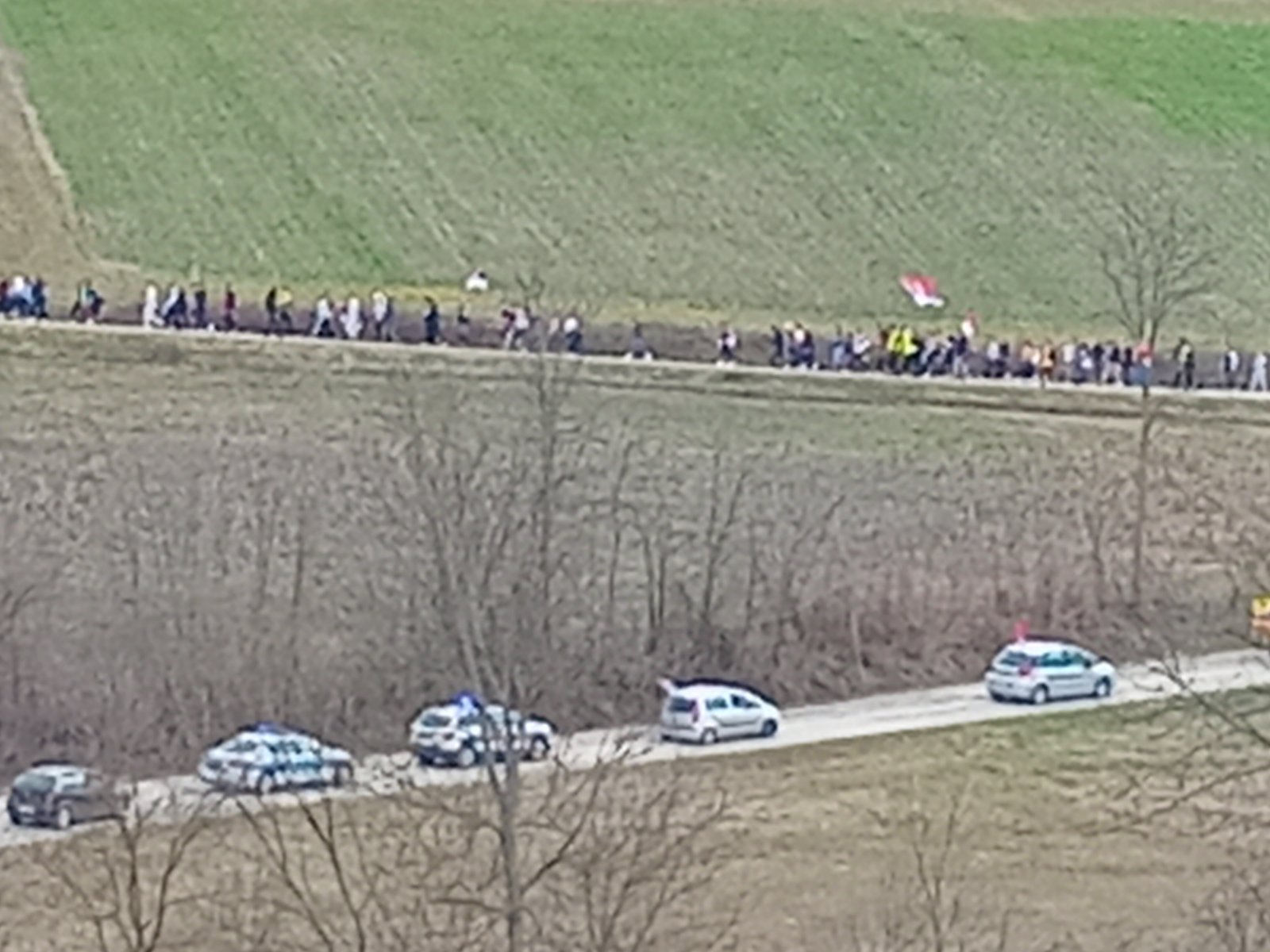 Deda izneo pred studente šta je imao (FOTO, VIDEO) 1 studenti2