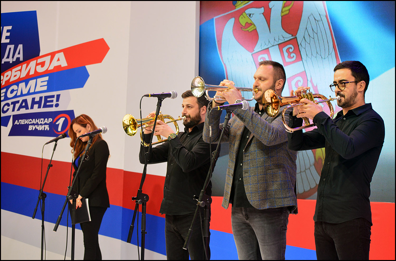 Orkestar Dejana Petrovica na mitungu SNS u Uzicu 2023 Foto Nenad Kovacevic