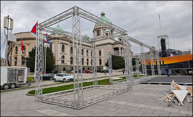 Poslednje pripreme za Vučićev miting 12 pripreme bg 3