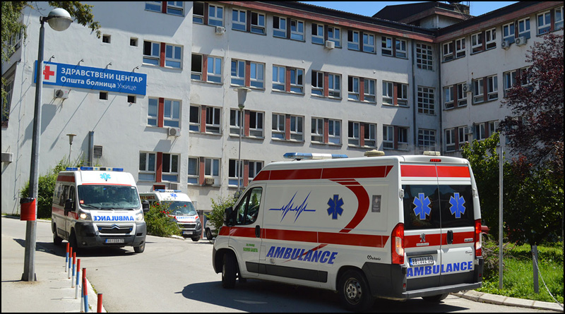 Neverovatan prizor iz Užica: Sanitetskim vozilima prevozili klima-uređaje (FOTO/VIDEO 3 Bolnica u Uzicu Foto Nenad Kovacevic