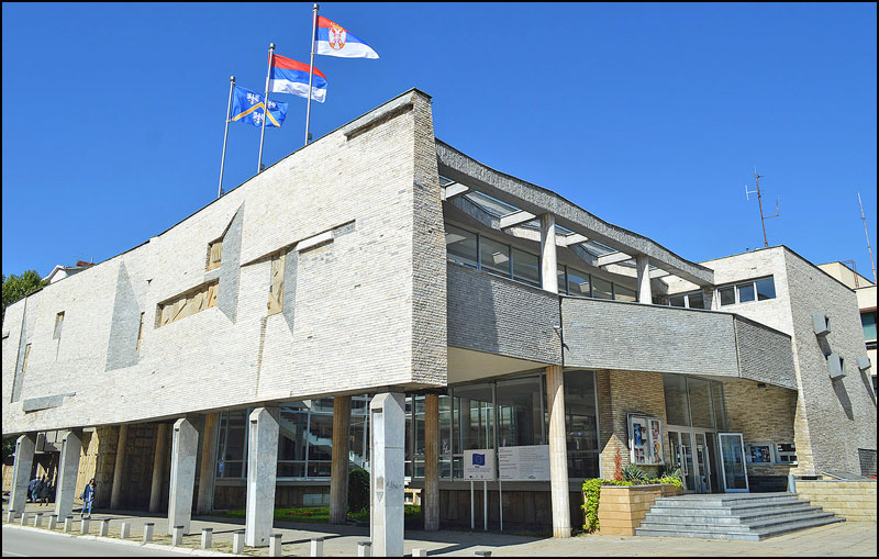Nadogradnjom užičkog pozoršta, naprednjačka vlast narušava zaštitu Trga partizana 1 Narodno pozoriste Uzice Foto Nenad Kovacevic