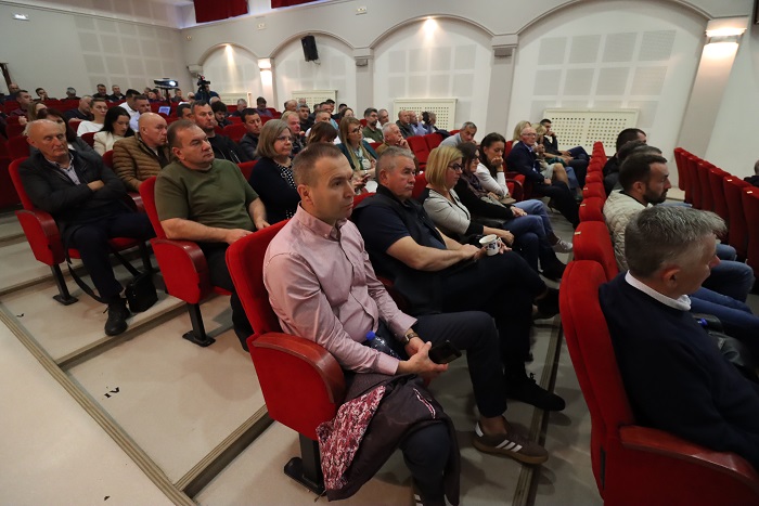 2. Ucesnici Drugog obelezavanja Svetskog dana krompira u Srbiji