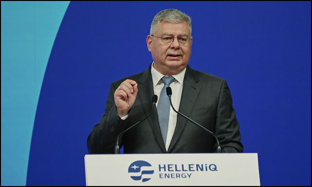 Čvrsti temelji za novi strateški pravac rasta 1 Andreas Siamisis generalni direktor HELLENiQ ENERGY