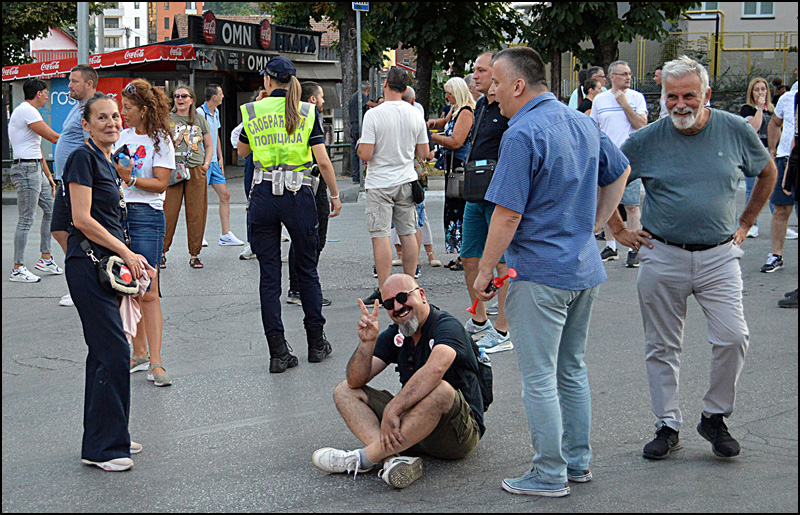 Protest i bokade u Užicu zbog policijske brutalnosti prema učesnicima beogradskog protesta (FOTO/VIDEO) 3 Blokada Foto Nenad Kovacevic 4