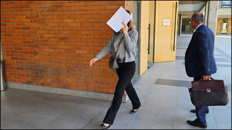 Nina Kovacevic sa advokatom Foto CINS Ivana Milosavljevic