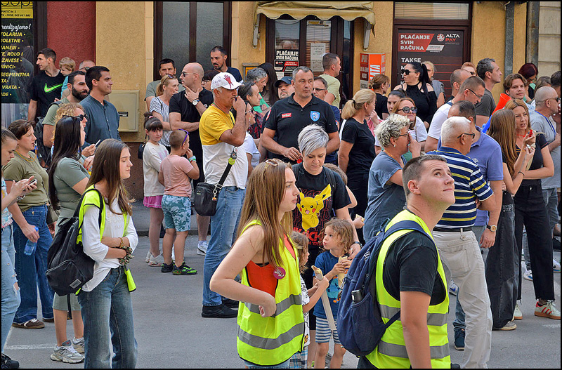 Naprednjaci odbili da užička skupština traži od Vučića izvinjenje za uvrede učesnika protesta 1 Protest ispred policije u Uzicu Foto Nenad Kovacevic