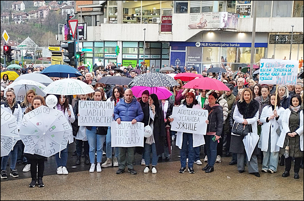 Zdravstveni radnici Užica pozvali građane na protest 17. juna 2 Sa ranijeg protesta zdravstvenih radnika Foto Nenad Kovacevic