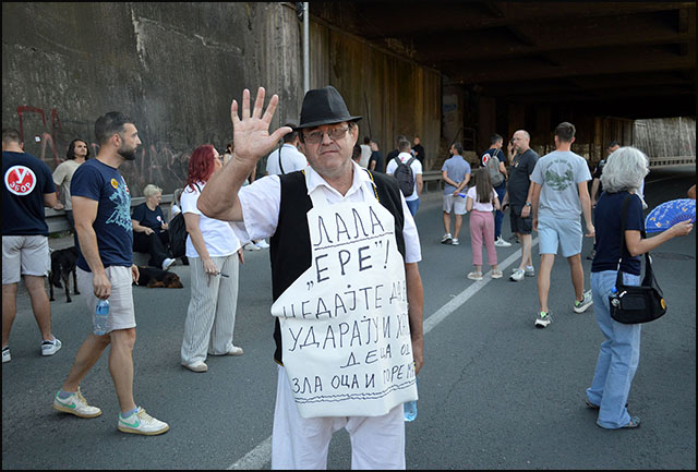 Sa protesta i blokade u Užicu: Građani traže smenu lokalne vlasti (FOTO/VIDEO) 4 Dragoslav Stojisin Foto Nenad Kovacevic