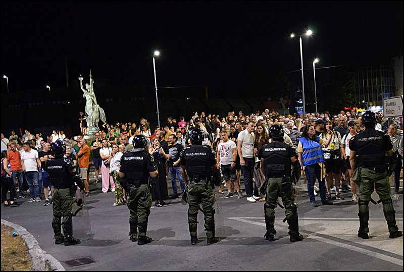 Kordon policije u Uzicu Foto Nenad Kovacevic