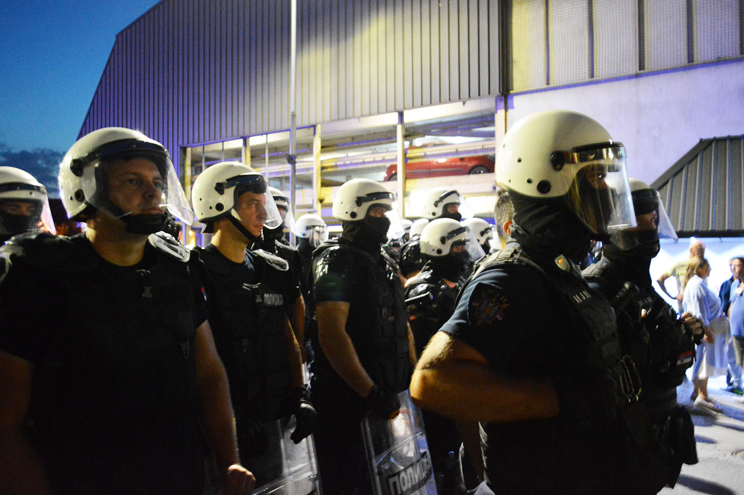 Kordon policje u Uzicu Foto Nenad Kovacevic