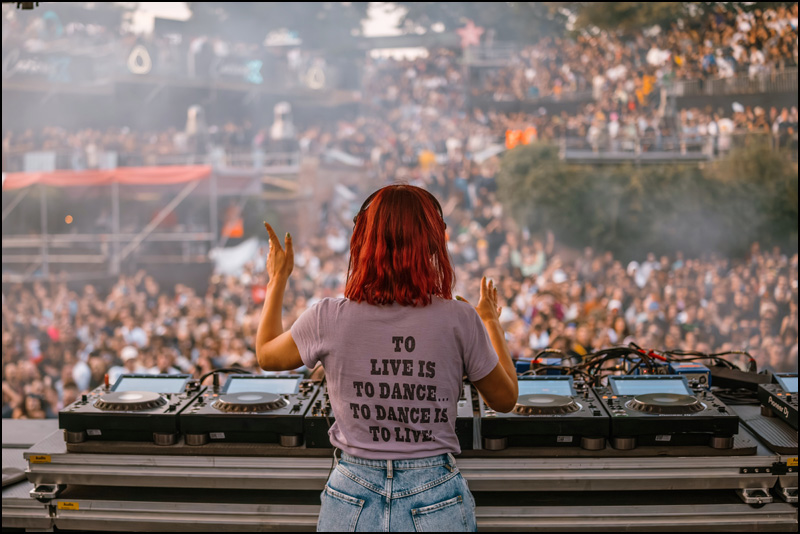 Samo EXIT ima tu moć: Izvođači i publika očarani atmosferom zajedništva i slobode 6 NINA KRAVIZ EXIT 2025