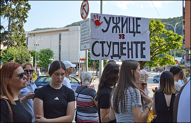 Višečasovna blokada zlatiborske magistrale u Užicu (FOTO) 2 Okupljanje Foto Nenad Kovacevic