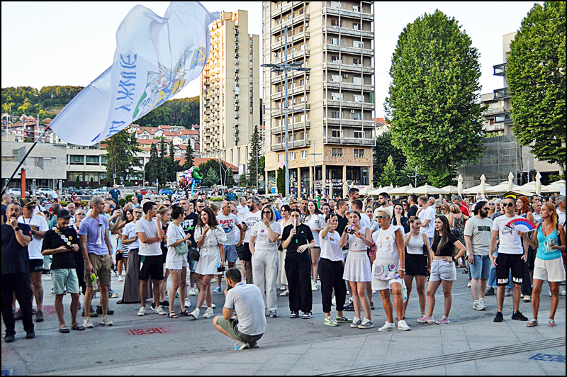 Protest ispred SNS u Uzicu Foto Nenad Kovacevic
