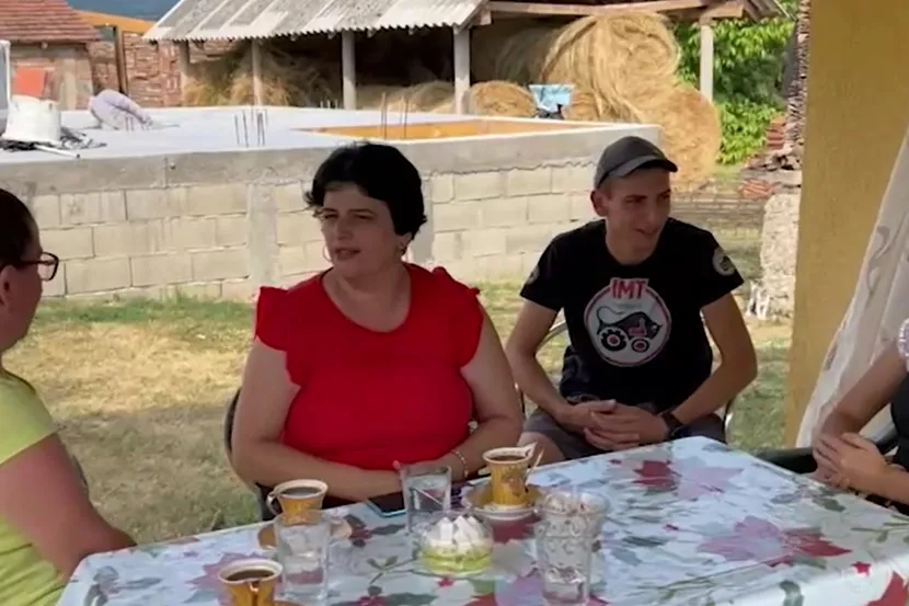 marija njena cerka i sestra s novom terapijom u borbi protiv retke bolesti 830x553 1