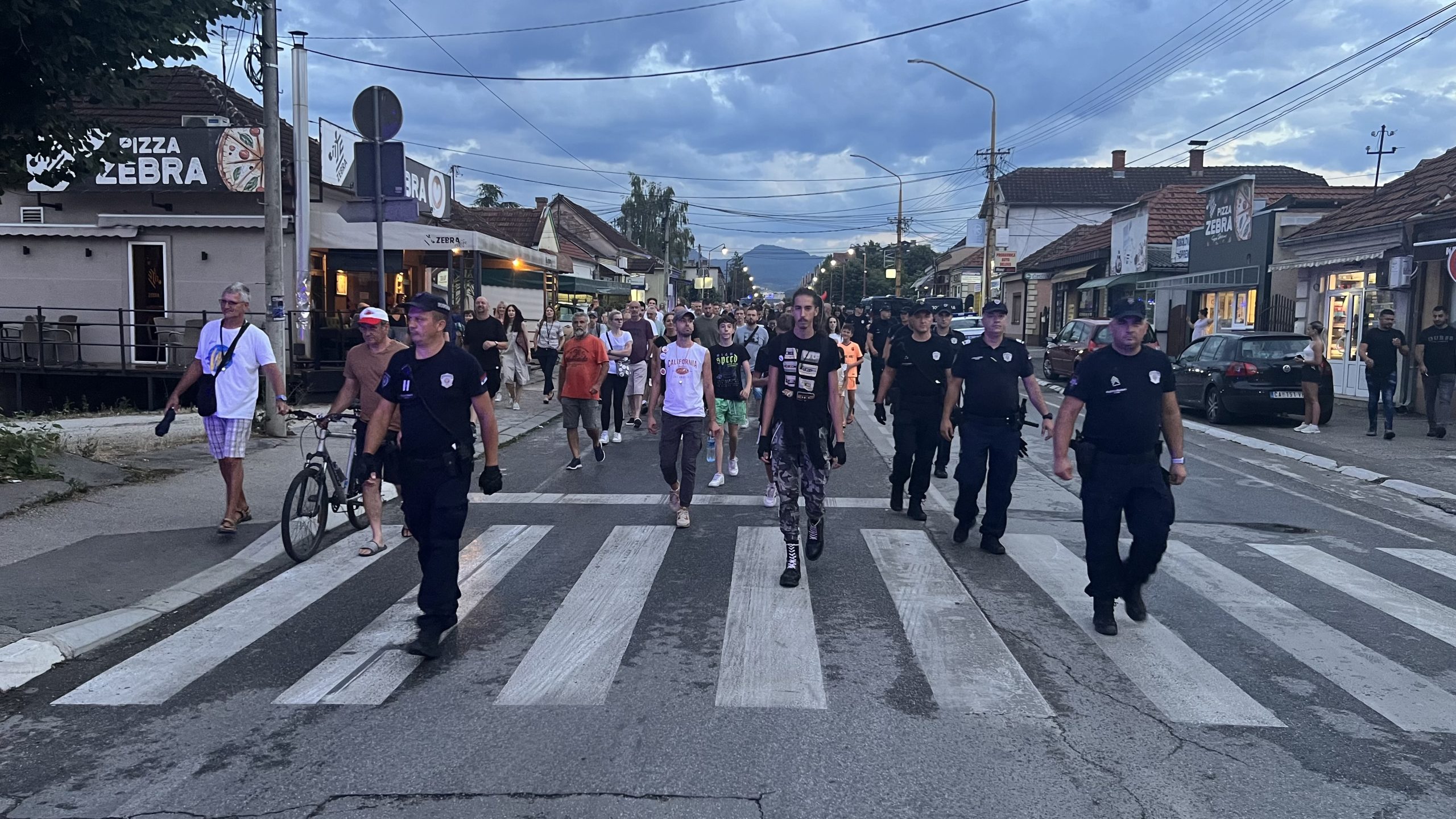 Čačanska policija šetala zajedno sa građanima 3 policija2 scaled