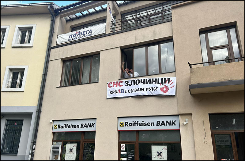 Obijene prostorije odborničke grupe Inicijativa za Požegu-ZLF 2 Dobrodoslica ucesnicima kontraprotesta Foto Privatna arhiva