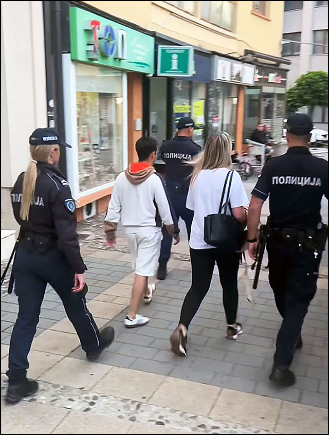 Obijene prostorije odborničke grupe Inicijativa za Požegu-ZLF 1 Odvodjenje provalnika Foto Printskrin Inicijativa za Pozegu FB