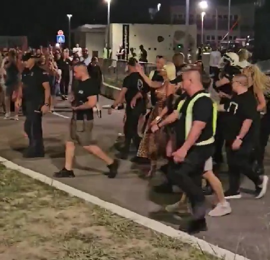 Vrnjčani najavljuju da će sprečiti koncert Jelene Karleuše (VIDEO) 1 karleusa