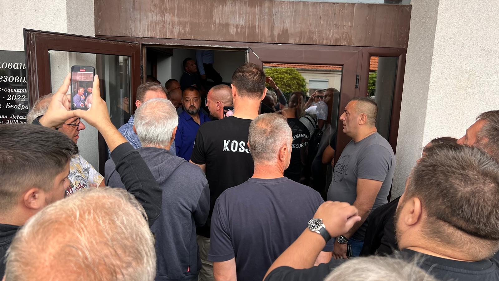 Održana sednica opštine Kosjerić uz neviđene mere obezbeđenja (FOTO, VIDEO) 2 kosjeric