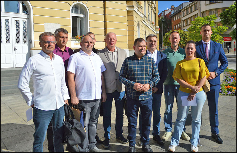 Opozicija zahteva od užičke skupštine da osudi pretnje Pavlu Cicvariću 2 Odbornici opozicije Foto Nenad Kovacevic 1