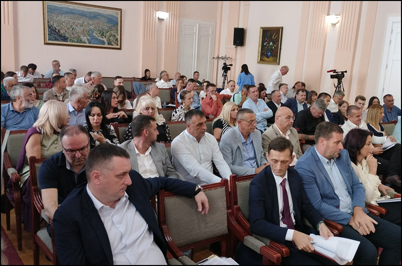 Prvi javni sukob naprednjaka i socijalista u Užicu 2 Odbornici vlasti Foto Nenad Kovacevic 3