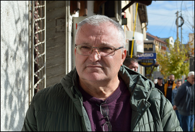 Poreznici ponovo u radnji užičkog aktiviste: Građani ih ispratili povicima negodovanja 7 Branko Nikolic Foto Nenad Kovacevic