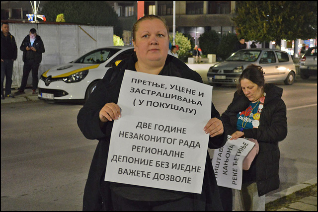 Policija štitila naprednjačku svitu od nezadovoljnih građana 3 Jelena Hlubek Foto Nenad Kovacevic