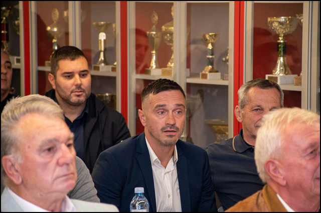 FK Borac 1926, novo rukovodstvo za stare staze 5 Kad ti ledja cuva poverenik SNS a onda prodjes kao