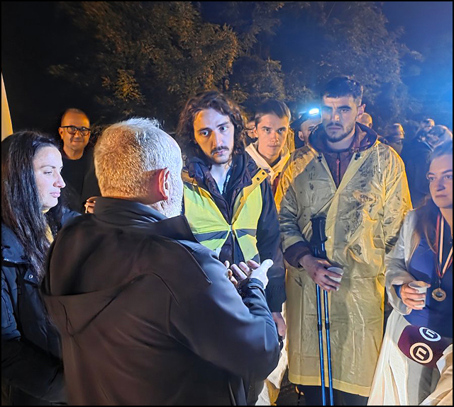 Novopazarski studenti razgovarali sa porodicom Milivojević 2 Milovan i studenti 640
