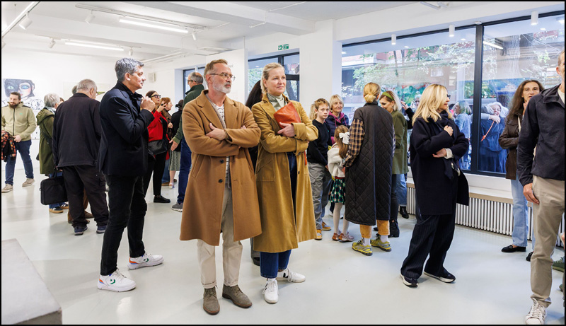 Otvorena izložba Selene Vicković u galeriji Novembar 5 Novembar Selena Vickovic Misa Obradovic i Aleksandra Jankovic